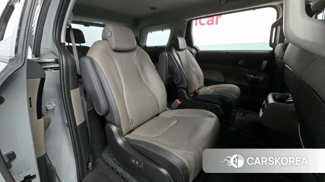 Kia The New Carnival 4th Generation 2024 Серебристо-серый из Кореи, фото 2