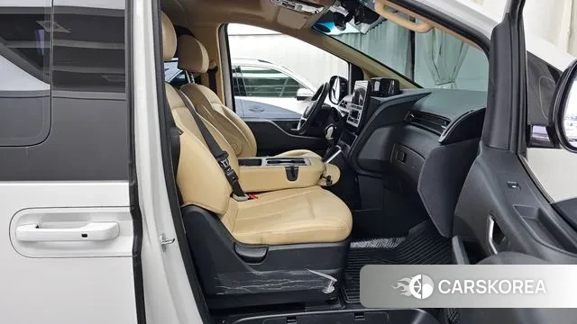 Hyundai Staria 2024 Белый из Кореи, фото 2