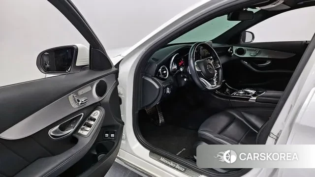 Mercedes-Benz C-Class W205 2018 Белый из Кореи, фото 2