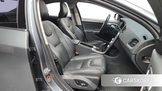 Volvo S60 2018 Серый из Кореи, фото 2