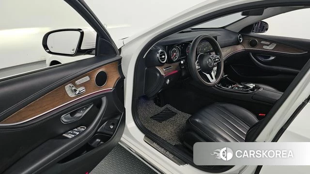 Mercedes-Benz E-Class W213 2019 Белый из Кореи, фото 2