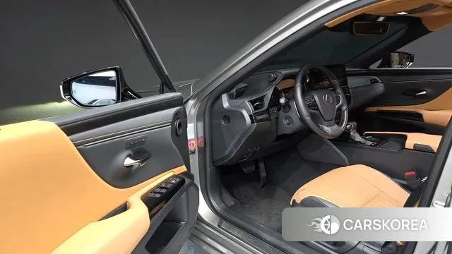 Lexus ES300h 7th generation 2023 Песочный из Кореи, фото 2