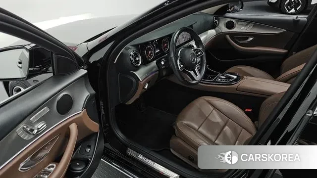 Mercedes-Benz E-Class W213 2019 Черный из Кореи, фото 2