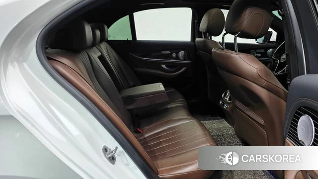 Mercedes-Benz E-Class W213 2021 Белый из Кореи, фото 2