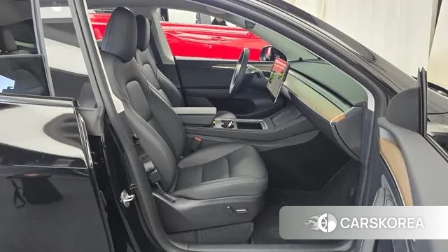 Tesla Model Y 2024 Черный из Кореи, фото 2