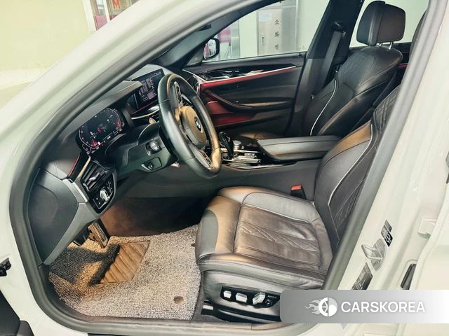 BMW 5 Series (G30) 2020 Белый из Кореи, фото 2