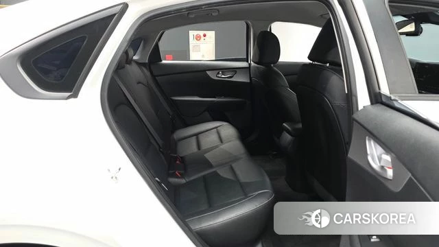 Kia The New K3 2nd generation 2022 Белый из Кореи, фото 2