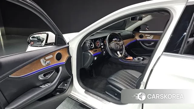 Mercedes-Benz E-Class W213 2018 Белый из Кореи, фото 2