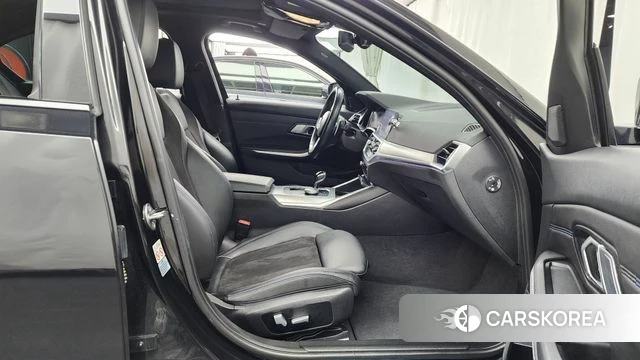 BMW 3 Series (G20) 2022 Черный из Кореи, фото 2