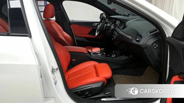 BMW 1 Series (F40) 2021 Белый из Кореи, фото 2