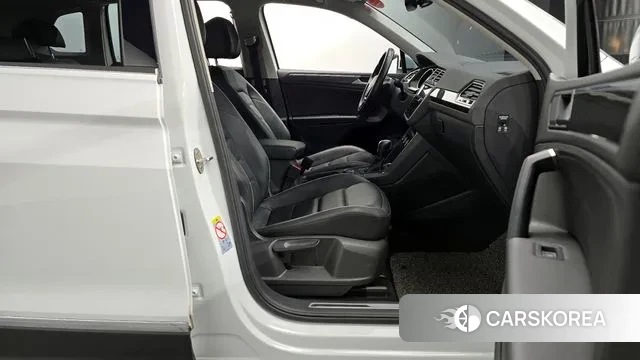 Volkswagen Tiguan second Generation 2020 Белый из Кореи, фото 2