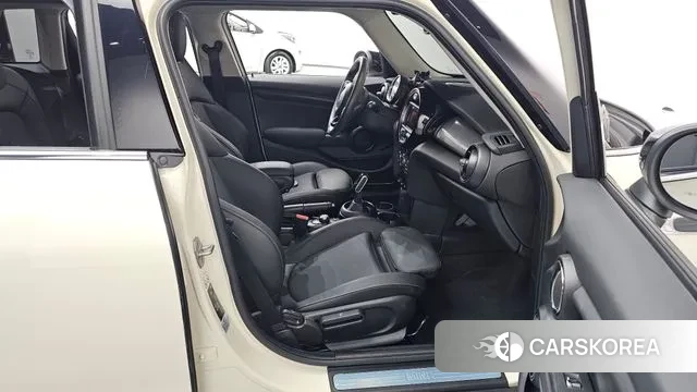 Mini Cooper 2020 Жемчужный цвет из Кореи, фото 2