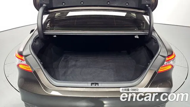 Toyota Camry (XV70) 2018 Серый из Кореи, фото 2