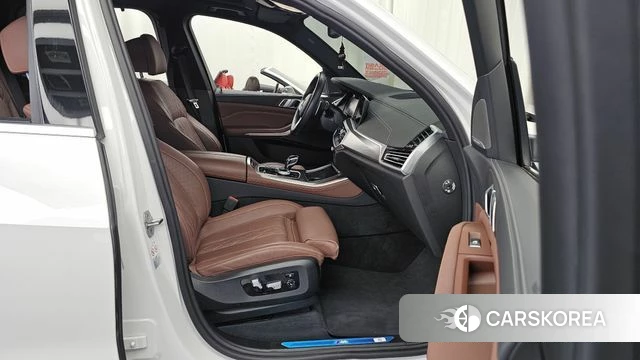 BMW X5 (G05) 2023 Белый из Кореи, фото 2