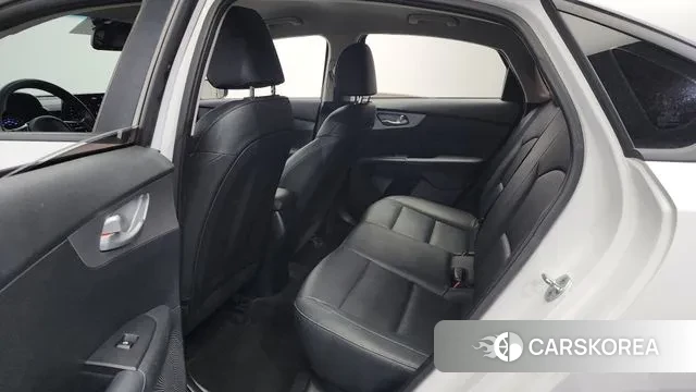 Kia The New K3 2nd generation 2022 Белый из Кореи, фото 2