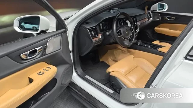 Volvo V60 Cross-Country 2nd Generation 2021 Белый из Кореи, фото 2