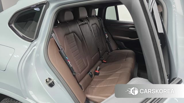 BMW X4 (G02) 2023 Серебристо-серый из Кореи, фото 2