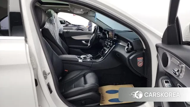 Mercedes-Benz C-Class W205 2018 Белый из Кореи, фото 2