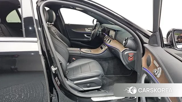 Mercedes-Benz E-Class W213 2021 Черный из Кореи, фото 2