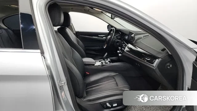 BMW 5 Series (G30) 2018 Серебряный из Кореи, фото 2