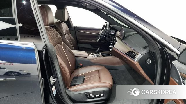 BMW 6 Series GT (G32) 2021 Черный из Кореи, фото 2