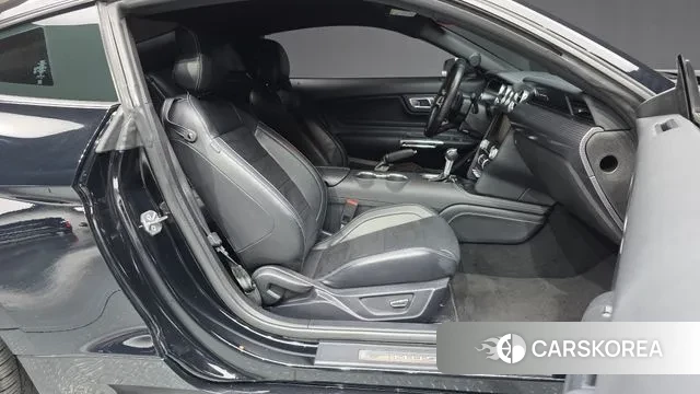 Ford Mustang 2019 Черный из Кореи, фото 2