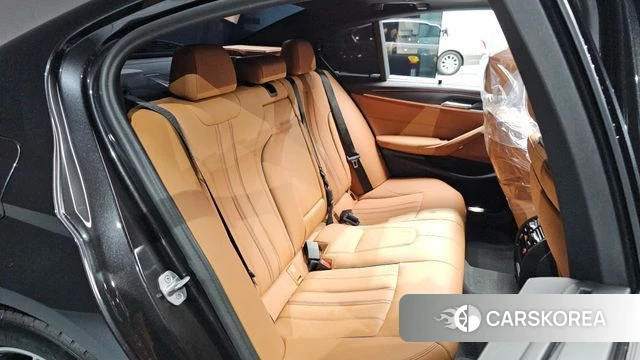BMW 5 Series (G30) 2023 Серый из Кореи, фото 2