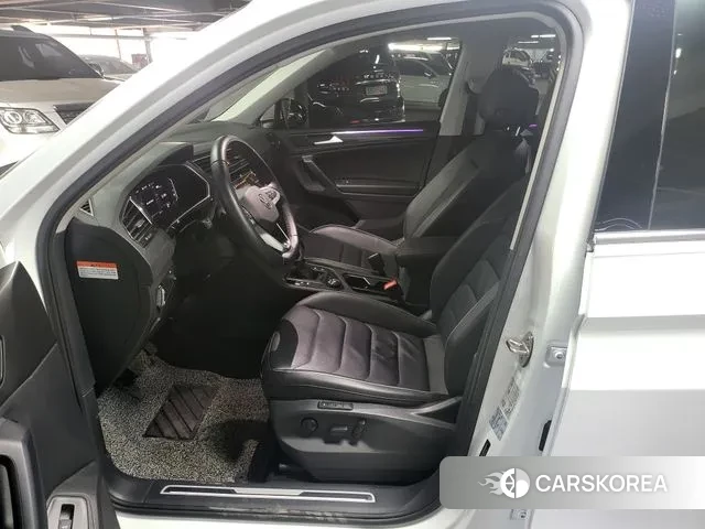 Volkswagen Tiguan second Generation 2023 Белый из Кореи, фото 2