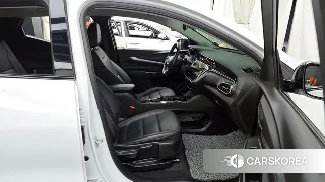 Chevrolet (GM Daewoo) Bolt EUV 2023 Белый из Кореи, фото 2