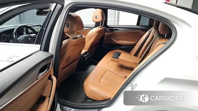BMW 5 Series (G30) 2018 Белый из Кореи, фото 2