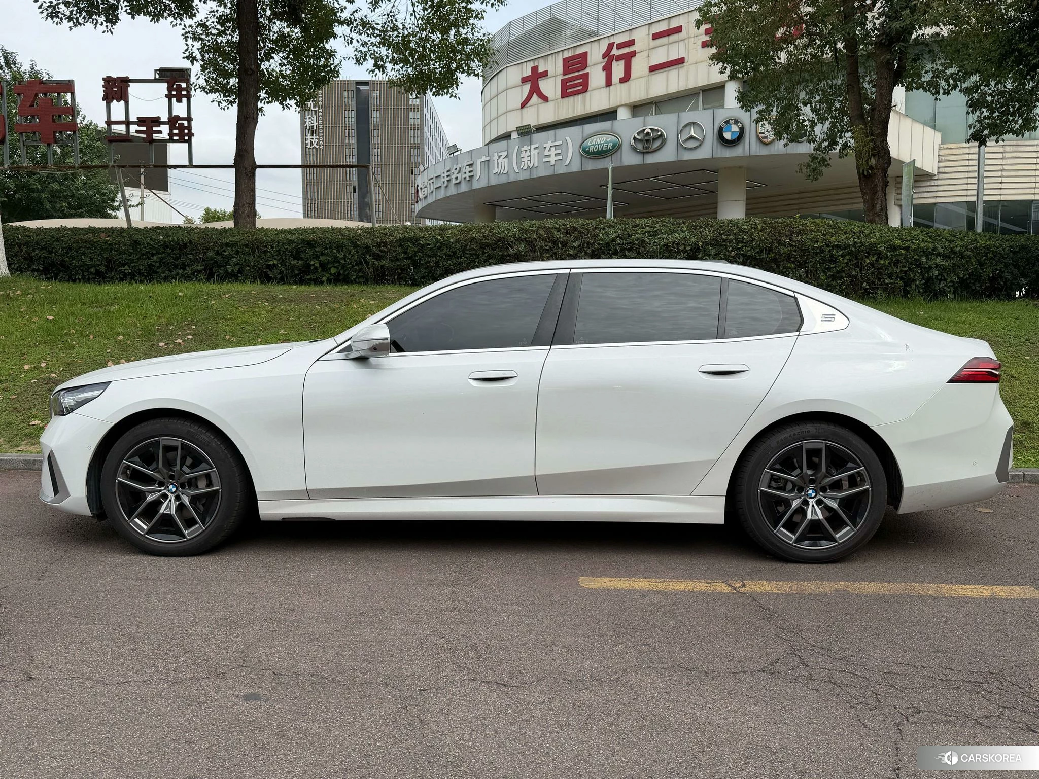 BMW 5 series 2024 Белый из Китая, фото 2