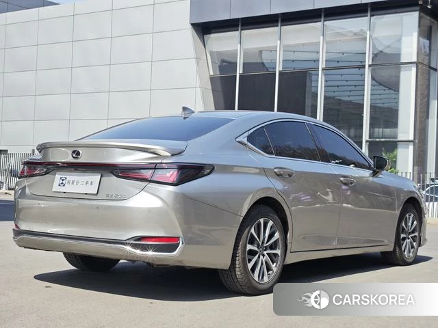 Lexus ES 2025 Серебристо-серый из Китая, фото 2
