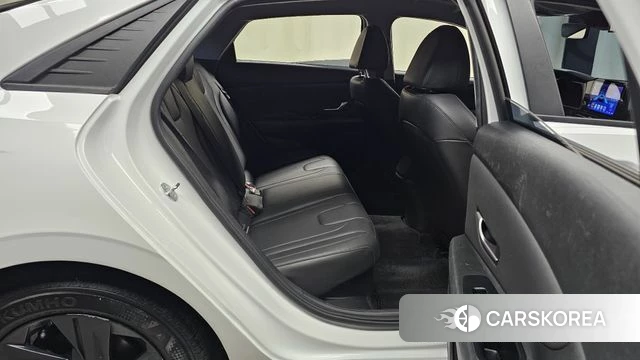 Hyundai Avante Hybrid (CN7) 2023 Белый из Кореи, фото 2