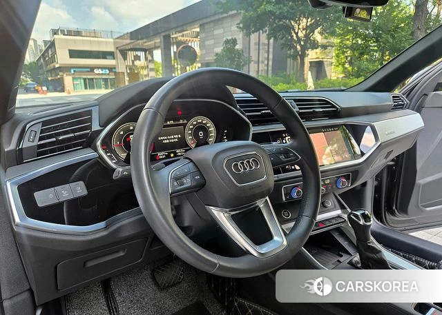Audi Q3 (F3) 2022 Черный из Кореи, фото 2