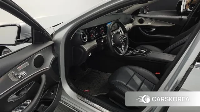 Mercedes-Benz E-Class W213 2019 Серебристо-серый из Кореи, фото 2