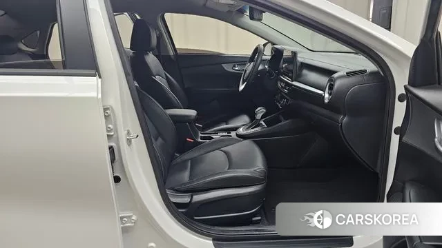 Kia The New K3 2nd generation 2022 Белый из Кореи, фото 2