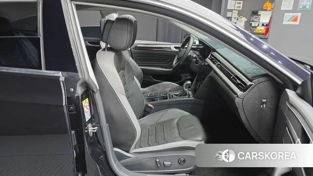 Volkswagen Arteon 2023 Черный из Кореи, фото 2