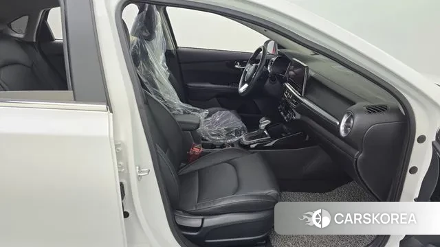 Kia The New K3 2nd generation 2022 Белый из Кореи, фото 2