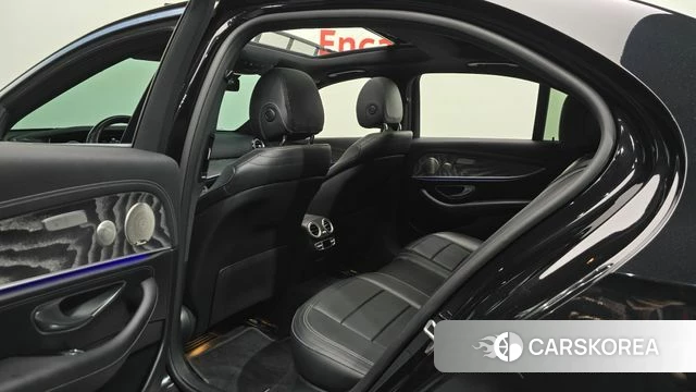 Mercedes-Benz E-Class W213 2021 Черный из Кореи, фото 2