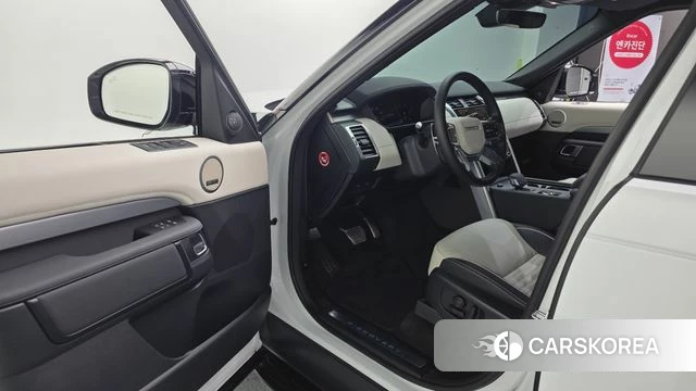 Land Rover Discovery 5 2024 Белый из Кореи, фото 2