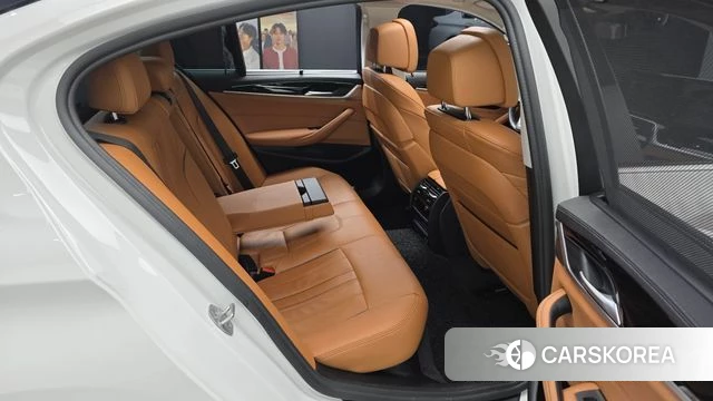 BMW 5 Series (G30) 2022 Белый из Кореи, фото 2