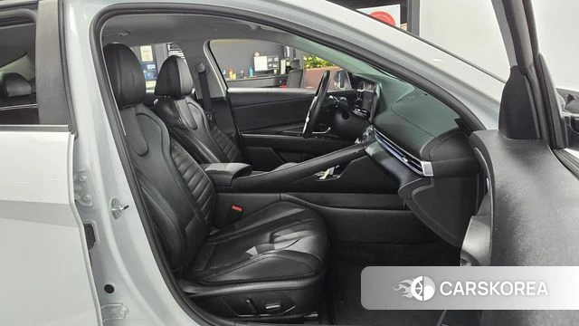Hyundai The New Avante (CN7) 2023 Белый из Кореи, фото 2