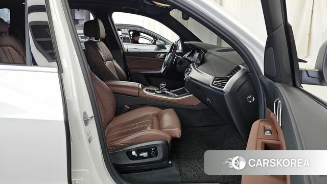 BMW X5 (G05) 2022 Белый из Кореи, фото 2