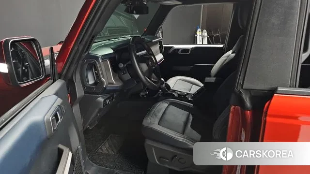 Ford Bronco 6th Generation 2023 Красный из Кореи, фото 2