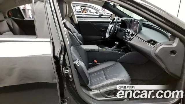 Lexus ES300h 7th generation 2024 Черный из Кореи, фото 2