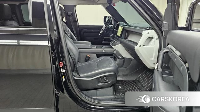 Land Rover Defender (L663) 2022 Черный из Кореи, фото 2