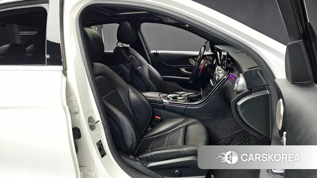 Mercedes-Benz C-Class W205 2019 Белый из Кореи, фото 2