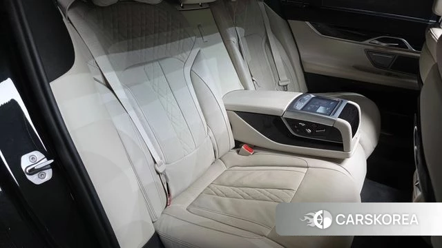 BMW 7 Series (G11) 2020 Черный из Кореи, фото 2
