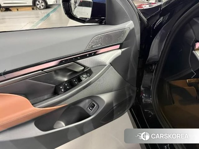 BMW 5 Series (G60) 2026 Черный из Кореи, фото 2
