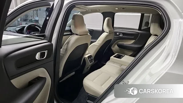 Volvo XC40 2025 Белый из Кореи, фото 2